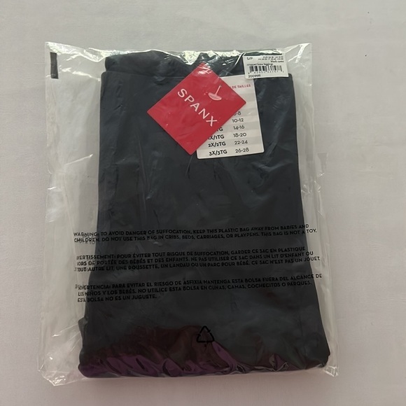 (NWT) SPANX Women’s Lamn Seamless Cropped Leggings in Black Camo, Size: Small - Picture 7 of 9